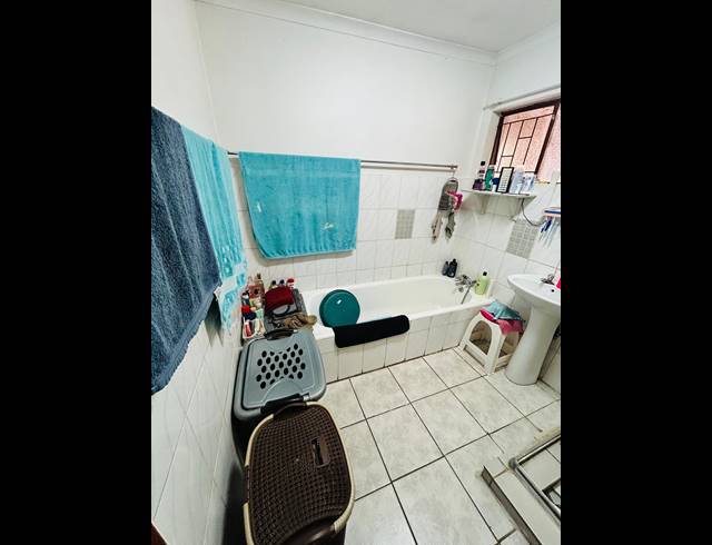 5 BEDROOM FREESTANDING FOR SALE IN PRETORIA WEST